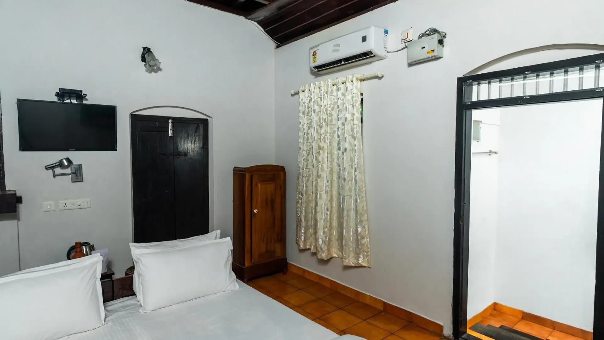 בית אירוח קומרקום Babira Brookside Heritage Resort